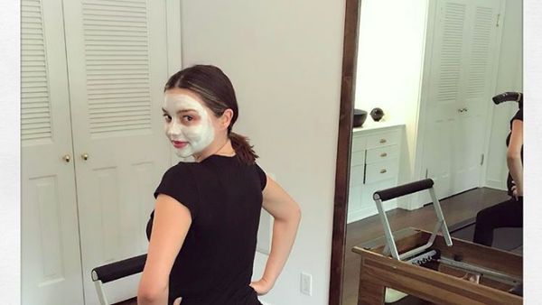 Foto: Hidup Sehat, Miranda Kerr Tetap Olahraga di Mana Pun!