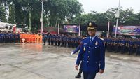 Gaya Anies Berseragam Biru Jadi Inspektur Upacara HUT Damkar