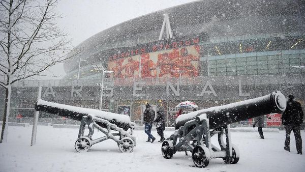 Foto: Salju di Stadion Sepakbola, di Sirkuit Balap, di Mana-mana