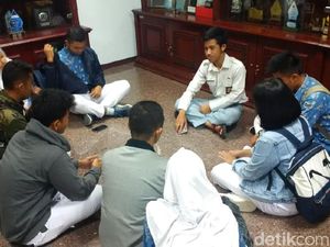 Dukungan Datang untuk 2 Siswa yang Dikeluarkan SMAN 1 Semarang