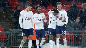 Pesta Gol Spurs di Bawah Guyuran Salju