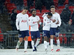 Pesta Gol Spurs di Bawah Guyuran Salju