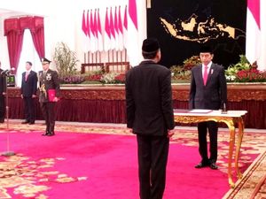 Jokowi Resmi Lantik Irjen Heru Winarko Jadi Kepala BNN Jokowi Resmi Lantik Irjen Heru Winarko Jadi Kepala BNN