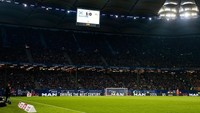Volksparkstadion yang merupakan rumah dari Hamburg SV menjadi tim dengan penonton terbanyak ke-13 di Eropa dengan rata-rata 52.341 orang hadir ke stadion. Padahal dalam beberapa musim terakhir Hamburg susah payah bertahan dari zona degradasi. (Foto: Oliver Hardt/Getty Images For MAN)