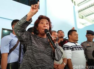 Larangan Keras Botol Air Mineral di Kantor Susi Larangan Keras Botol Air Mineral di Kantor Susi