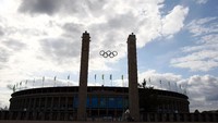 Hertha Berlin jadi tim yang punya rata-rata penonton tertinggi ke-17, mencapai angka 50.267. Nama stadionnya? Olympiastadion. (Foto: Martin Rose/Bongarts/Getty Images)