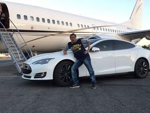 Saat Doyok Pamer Kemewahan