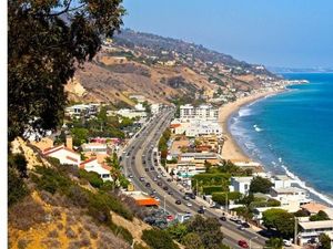 Demi Menjaga Lingkungan, Alat Makan dan Sedotan Plastik Dilarang di Malibu