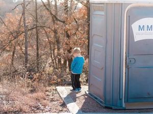 Aksi Bocah yang Pipis Sembarangan di Tengah Proses Lamaran
