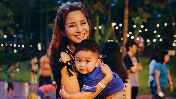 Asyiknya, Saat Kirana Larasati Main dengan Buah Hatinya