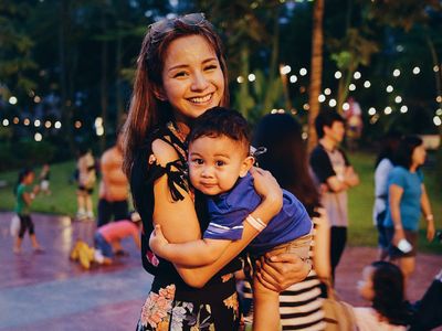 Asyiknya, Saat Kirana Larasati Main dengan Buah Hatinya