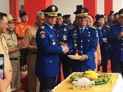 Anies Cari Solusi Sejahterakan Petugas Damkar Berstatus PHL