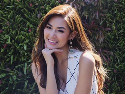 Lucu, Maria Selena Rekam Alphard dengan Bulu Mata Lentik