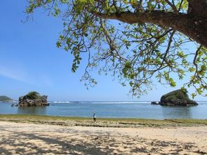 Pantai Seindah Ini Ada di Malang