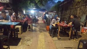 Potret PKL di Trotoar Senayan yang Dikritik Anggota DPRD DKI
