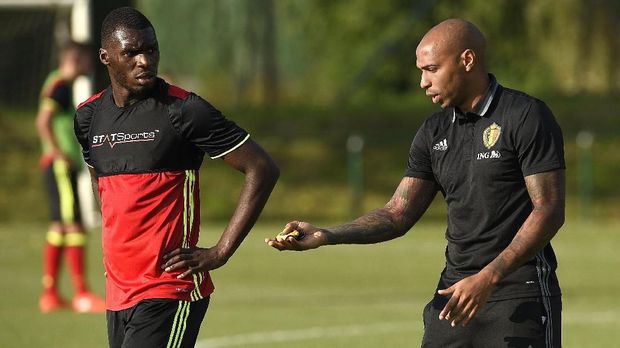 Thierry Henry pujaan penggemar Arsenal dan memiliki patung di Stadion Emirates.