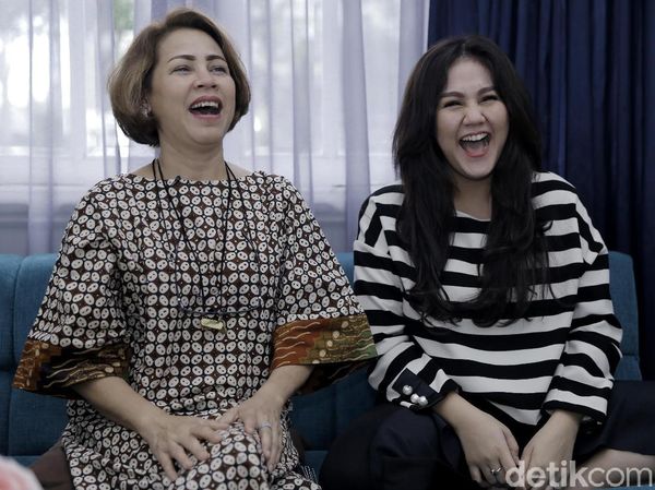 Potret Keluarga Bahagia Sissy Prescillia dan Vanesha Prescilla