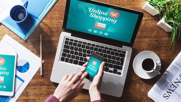 Rasakan Banyak Manfaat, Dian Sastrowardoyo Senang Belanja Online/