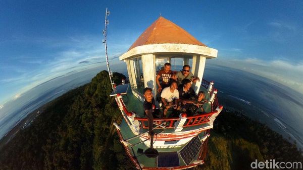 Pemandangan dari Mercusuar NKRI Miangas, Ujung Utara Indonesia