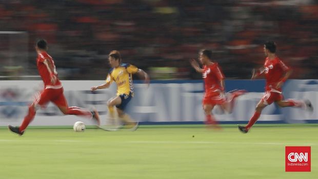 Persija Jakarta bermain imbang tanpa gol di babak pertama.