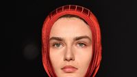 Foto: Hijab Buatan Lanvin yang Mirip Ciput Ninja di Paris Fashion Week