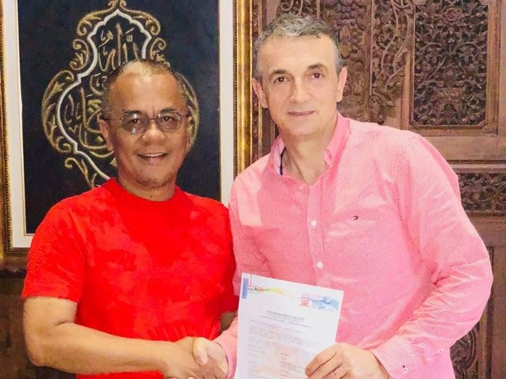 Milomir Seslija Teken Kontrak Setahun dengan Madura United Milomir Seslija Teken Kontrak Setahun dengan Madura United