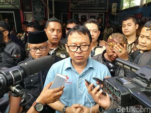 Ajak Peduli Lingkungan, Cawalkot Yossi Bagikan Tas Kain Ajak Peduli Lingkungan, Cawalkot Yossi Bagikan Tas Kain