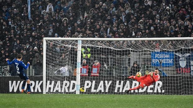 Gianluigi Donnarumma tampil bagus di babak adu penalti lawan Lazio.