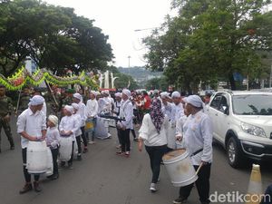 Melihat Meriahnya Kirab Haul Habib Hasan di Jalanan Kota Semarang
