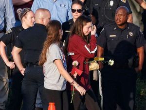 Tangis dan Cemas Murid saat kembali ke Lokasi Penembakan Florida