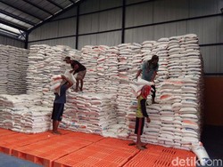 18 Ton Beras Disalurkan ke Korban Banjir di Lamongan