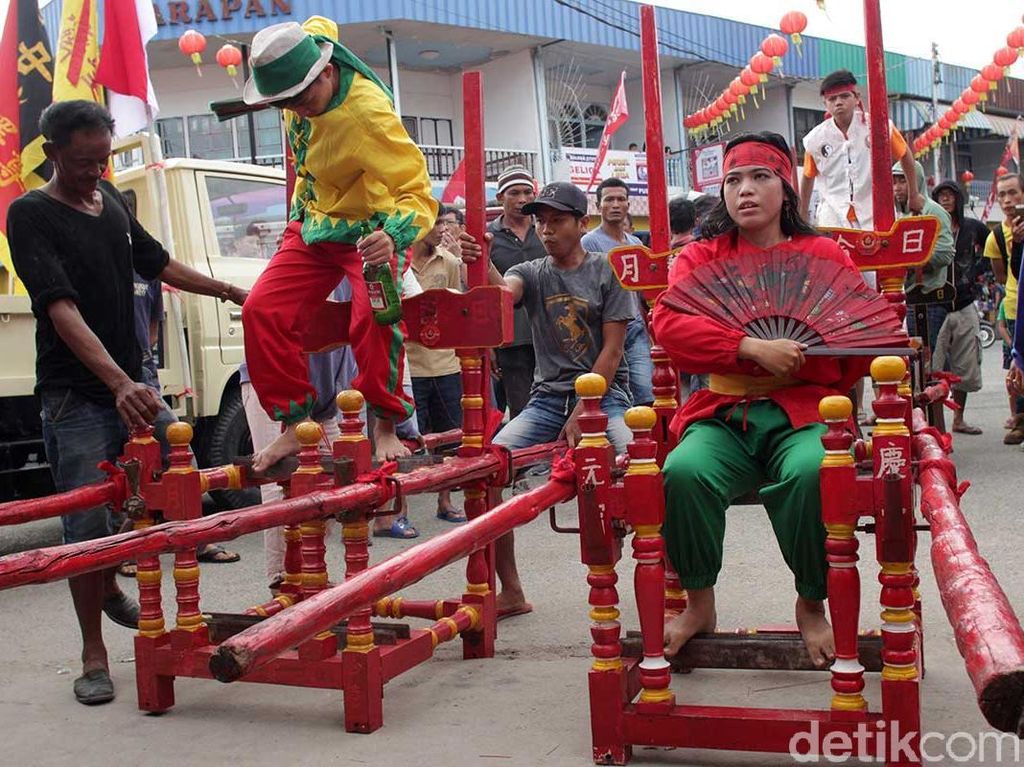 Persiapan Cap Go Meh, Tatung Cuci Jalanan Singkawang Persiapan Cap Go Meh, Tatung Cuci Jalanan Singkawang