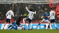 Son Heung-min akhirnya membawa Spurs memimpin 1-0 lewat golnya pada menit ke-23. Foto: Matthew Childs/Action Images via Reuters