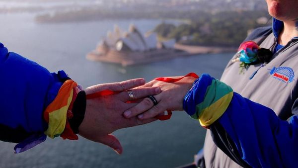 Foto: Pernikahan Gay Pertama di Atas Sydney Harbour Bridge