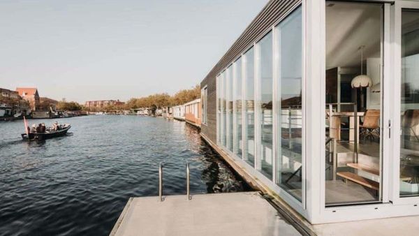 Ada Rumah Terapung Bisa Hasilkan Listrik Sendiri, Nggak Percaya?