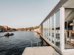 Ada Rumah Terapung Bisa Hasilkan Listrik Sendiri, Nggak Percaya? Ada Rumah Terapung Bisa Hasilkan Listrik Sendiri, Nggak Percaya?