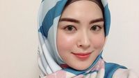 10 Inspirasi Gaya Hijab Segi Empat ala Hijabers Korea Ayana Moon