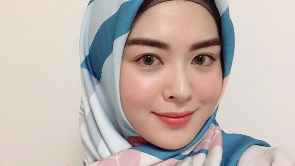 10 Inspirasi Gaya Hijab Segi Empat ala Hijabers Korea Ayana Moon 10 Inspirasi Gaya Hijab Segi Empat ala Hijabers Korea Ayana Moon