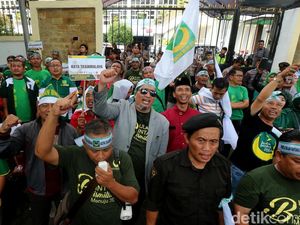 Pendukung Meriahkan Penetapan PBB sebagai Peserta Pemilu 2019 Pendukung Meriahkan Penetapan PBB sebagai Peserta Pemilu 2019