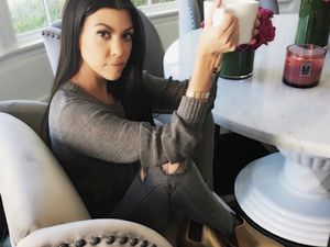 Begini Cara Praktis Kourtney Kardashian Bikin Susu Almond