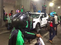 Nyerempet, Nissan X-Trail Ini Dirusak Kumpulan Driver Ojek Online