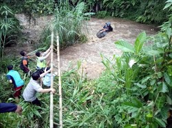 Aksi Heroik Warga dan Polisi Selamatkan 2 Pria Nyaris Tenggelam