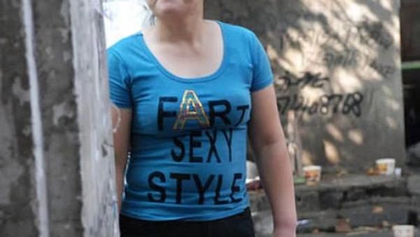 Kocak, 13 Orang Ini Pakai Kaus Bertulisan Bahasa Inggris Tanpa Tahu Artinya