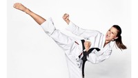 Anna merupakan karateka yang jago. Dia sudah mengemban sabuk hitam. (Foto: dok. Instagram)
