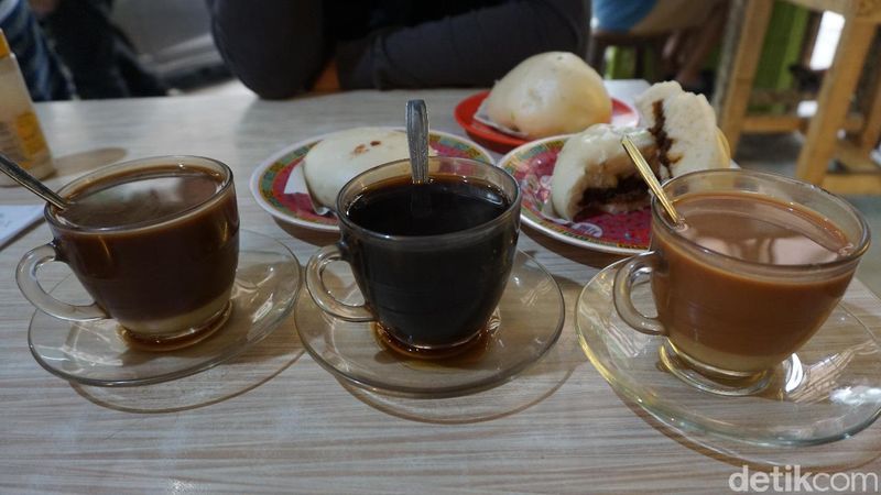 Kopi Johny : Ini Kopi dan Bakpao Empuk yang Fenomenal Berkat Hotman Paris