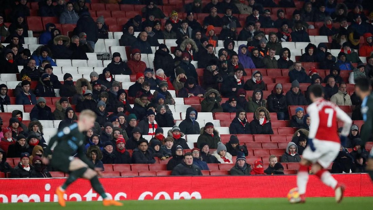 Stadion Emirates sepi penonton saat Arsenal berhadapan dengan Manchester City (Foto: David Klein/Reuters)