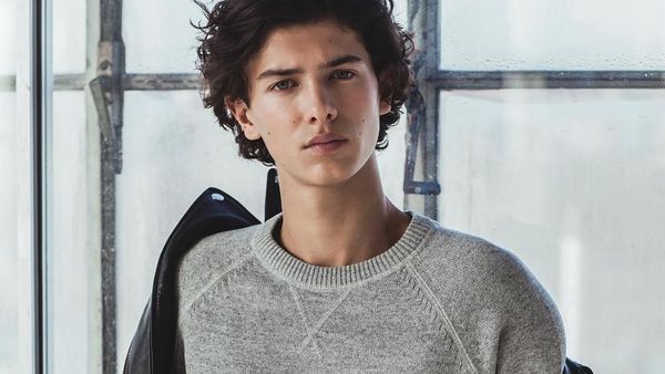 Foto: Tampannya Pangeran Denmark yang Dikontrak Jadi Model Burberry