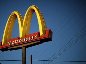 Diminta Pergi karena Pembatasan Corona, Wanita AS Tembak Pegawai McD