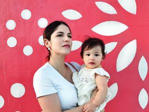 Potret Kekompakan Ibu dan Anak yang Sama-sama Cantik