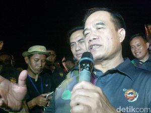 KSAL Lepas Peserta Renang dan Dayung untuk Taklukkan Selat Sunda KSAL Lepas Peserta Renang dan Dayung untuk Taklukkan Selat Sunda